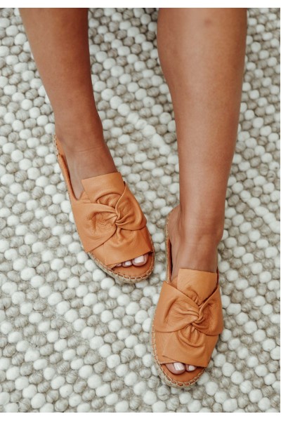 Kalmia Brandy Leather Slide